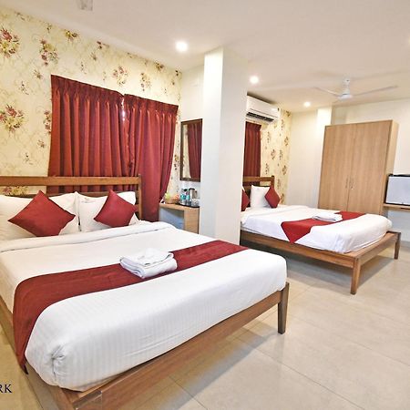 Hotel VI Park - City Centre Puduccseri Kültér fotó