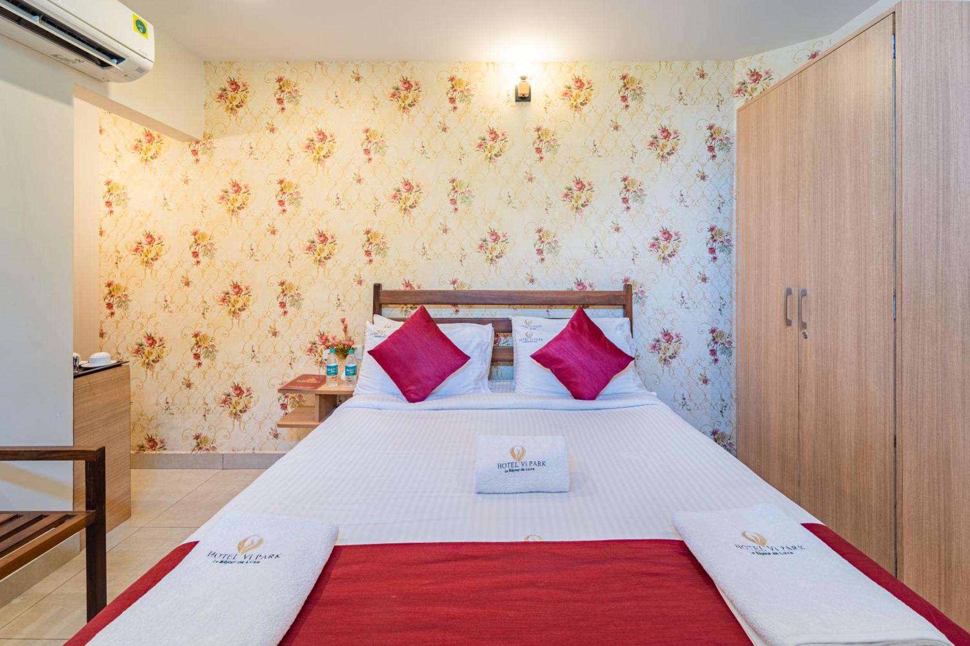 Hotel VI Park - City Centre Puduccseri Kültér fotó