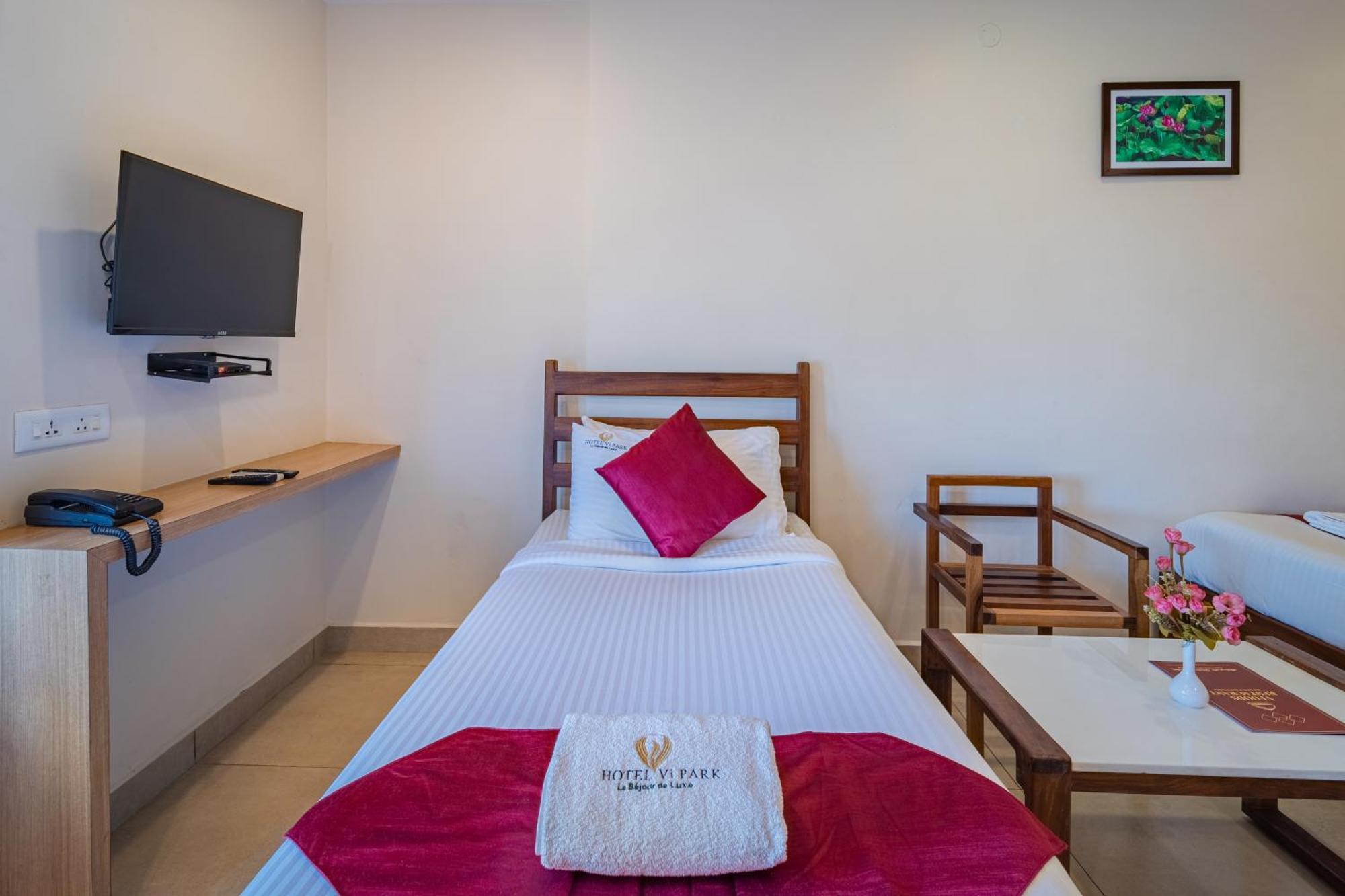 Hotel VI Park - City Centre Puduccseri Kültér fotó