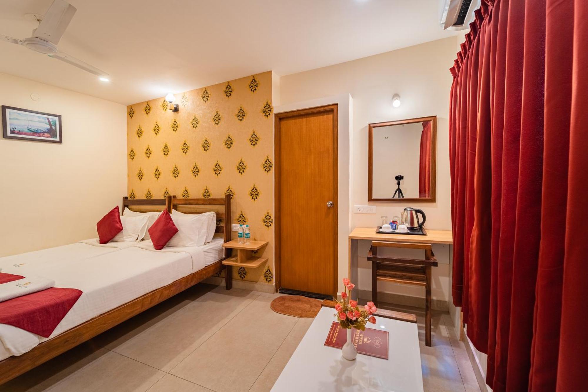 Hotel VI Park - City Centre Puduccseri Kültér fotó