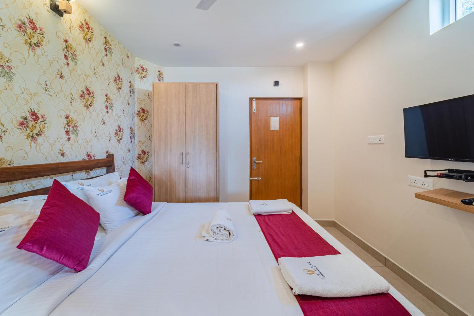 Hotel VI Park - City Centre Puduccseri Kültér fotó