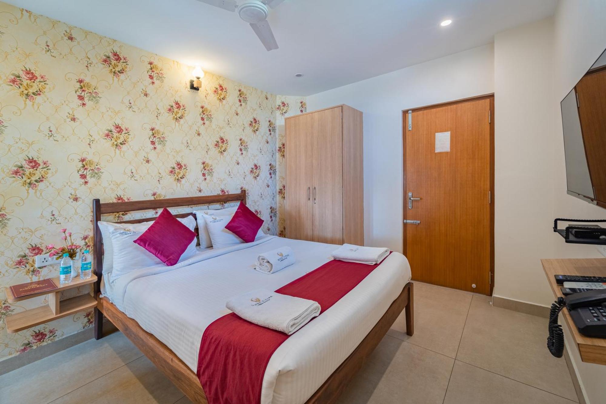 Hotel VI Park - City Centre Puduccseri Kültér fotó