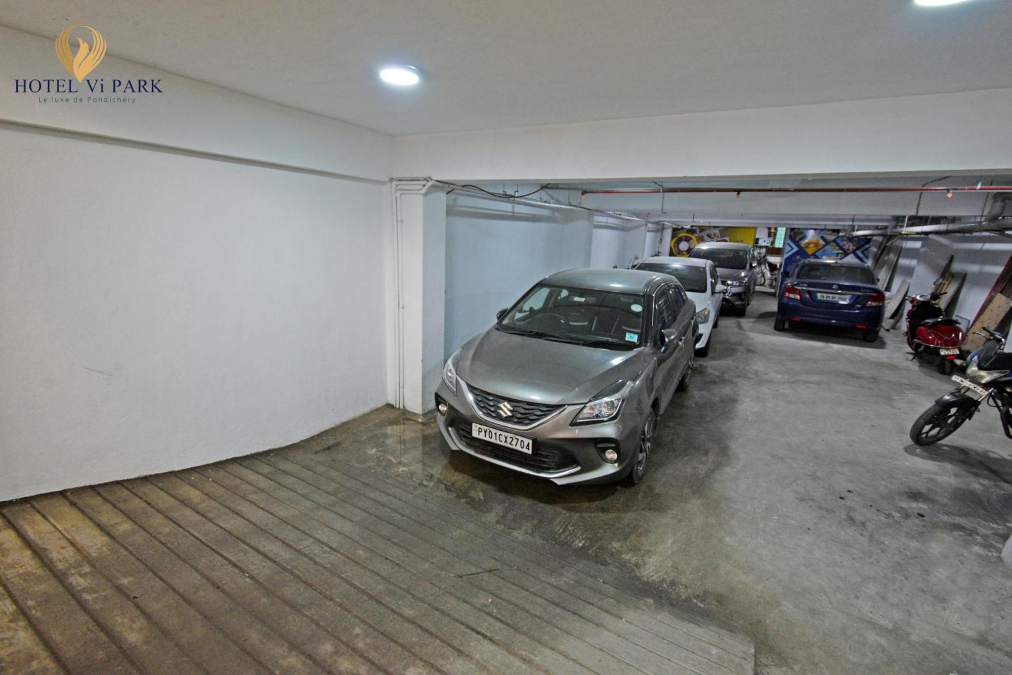 Hotel VI Park - City Centre Puduccseri Kültér fotó