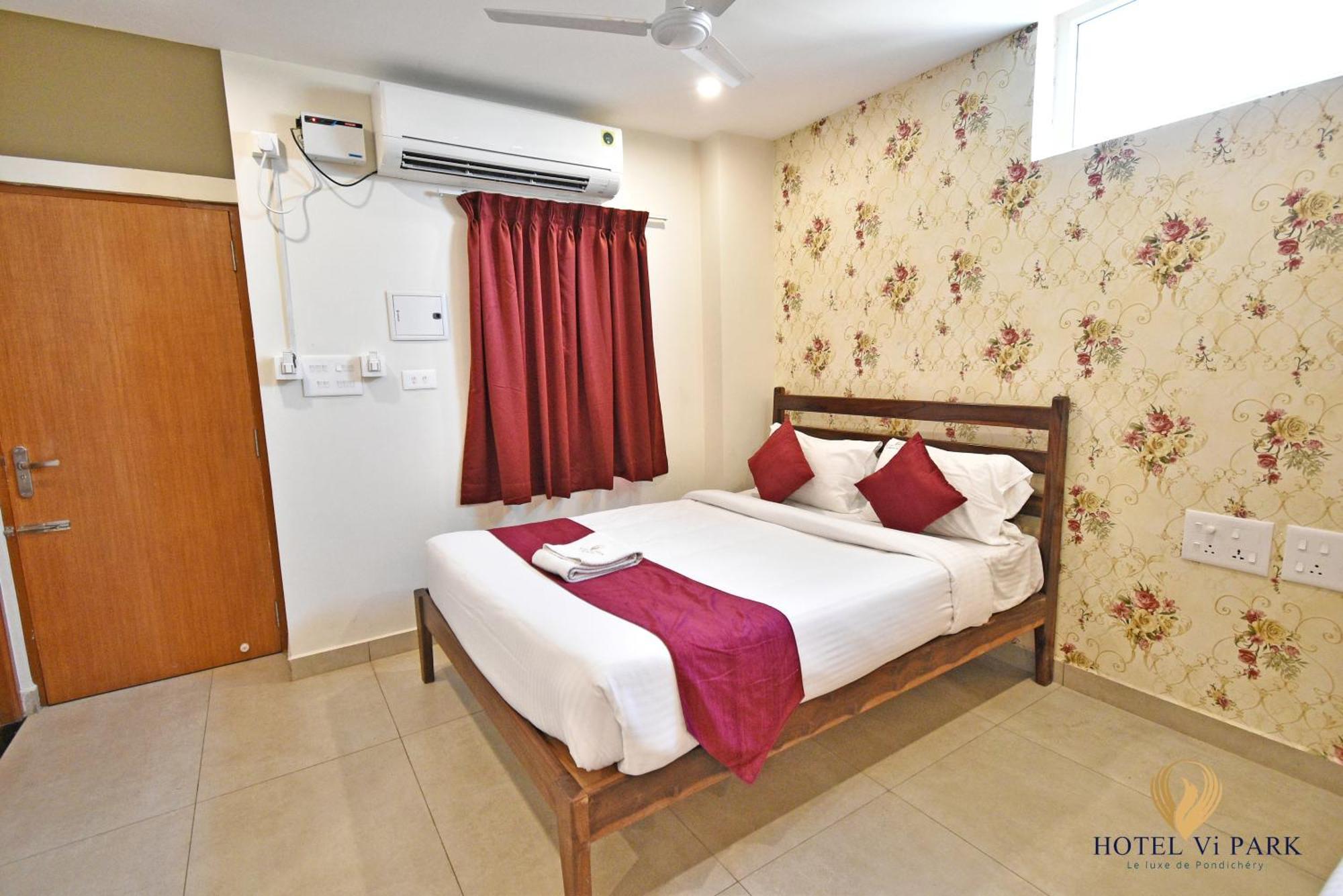 Hotel VI Park - City Centre Puduccseri Kültér fotó